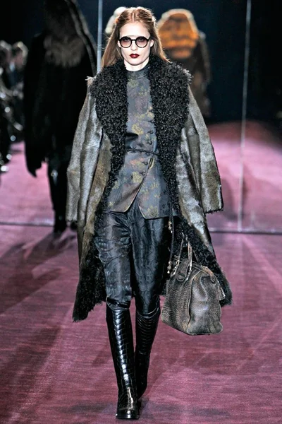 Look 16